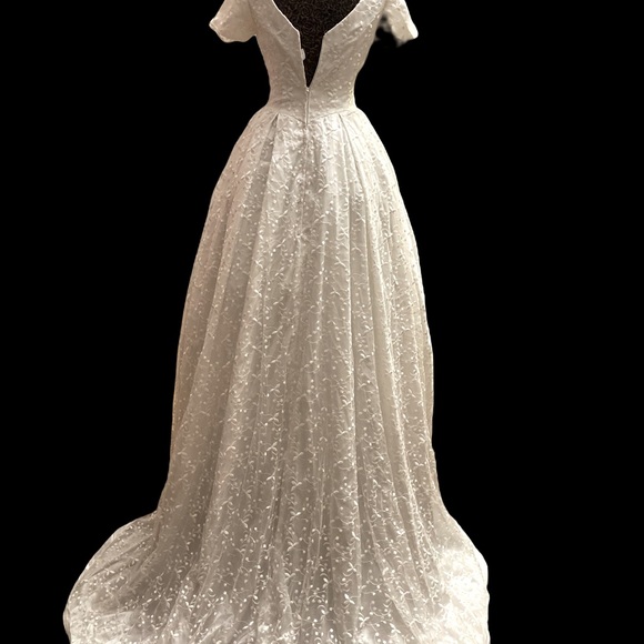 💚🤍NWOT/EMBROIDERED LACE WEDDING DRESS/ #004 - Picture 14 of 17